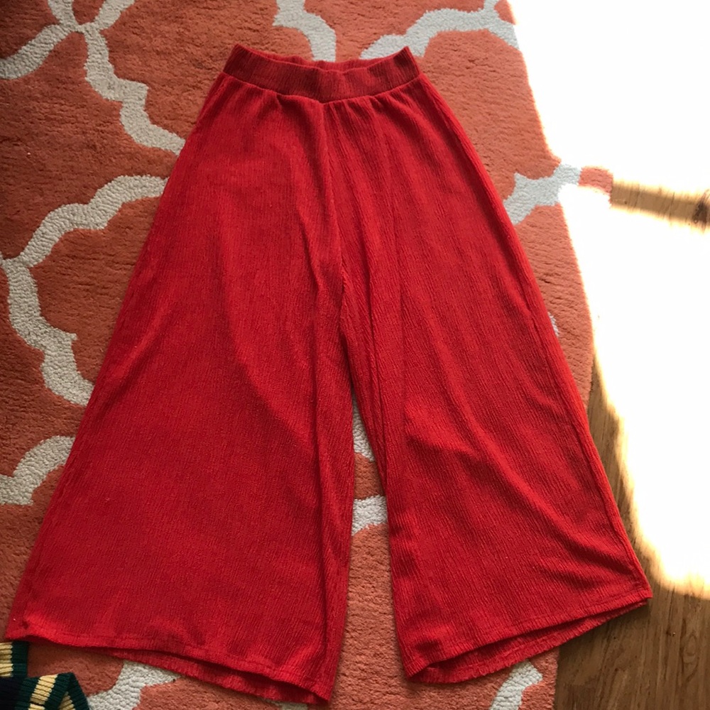 urban outfitters red flowy pants